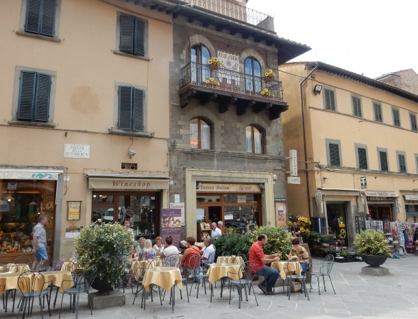 12 cortona-terras.jpg