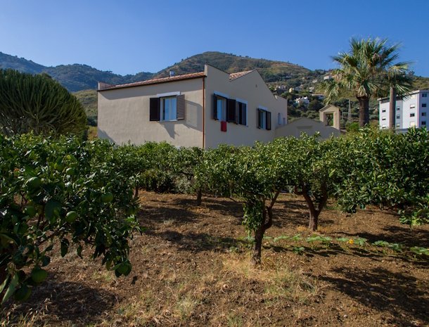 b&b-bouganville-cefalu-sicilie.jpg