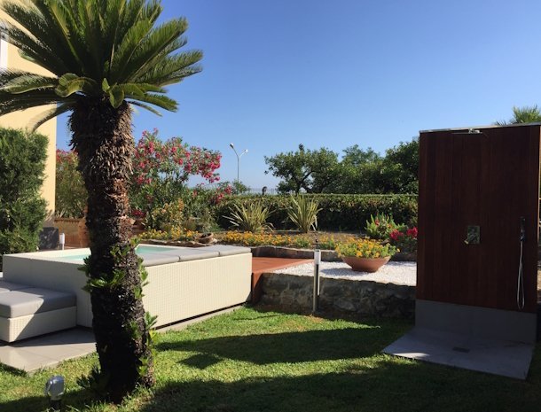 b&b-bouganville-cefalu-tuin.jpg