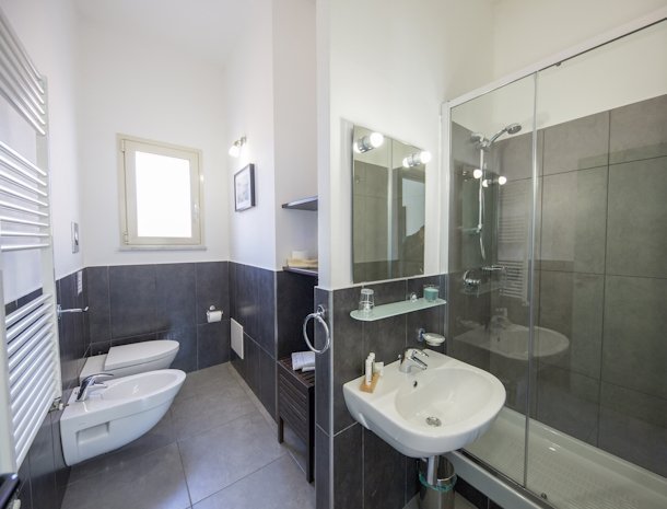 b&b-bouganville-cefalu-badkamer.jpg