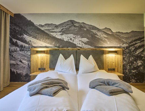 eibinghof-saalbach-salzburgerland-oostenrijk-slaapkamer-bed.jpg