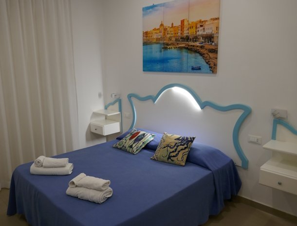 exclusive-home-castellammare-del-golfo-kamer-bed.jpg