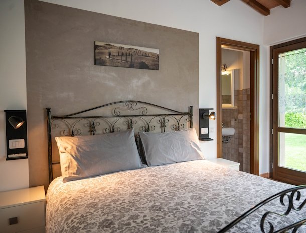 agriturismo-il-castellaro-marche-kamer-badkamer.jpg