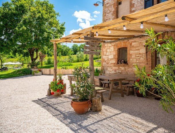 agriturismo-il-castellaro-marche-terras.jpg