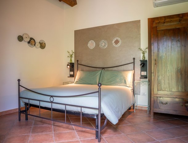 agriturismo-il-castellaro-marche-kamer-bed.jpg