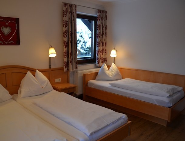 gastehaus-elisabeth-radstadt-3-persoonskamer-extrabed.jpg