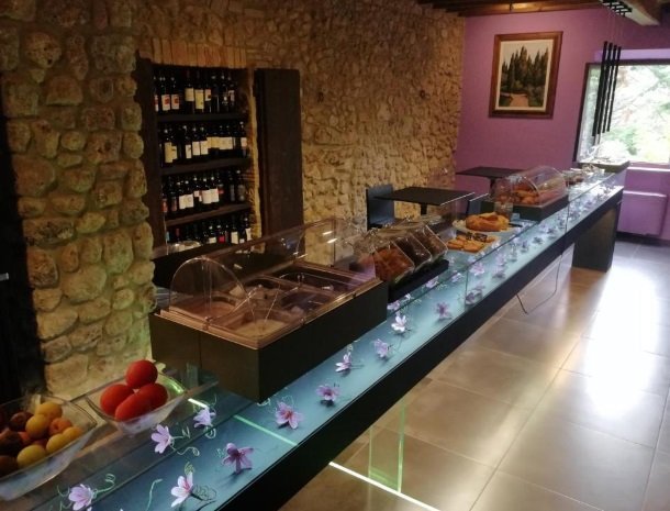 casanova-di-pescille-san-gimignano-ontbijtbuffet.jpg