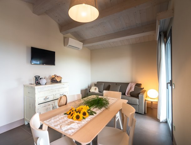 agriturismo-podere-maremma-appartement-natura-woonkamer.jpg