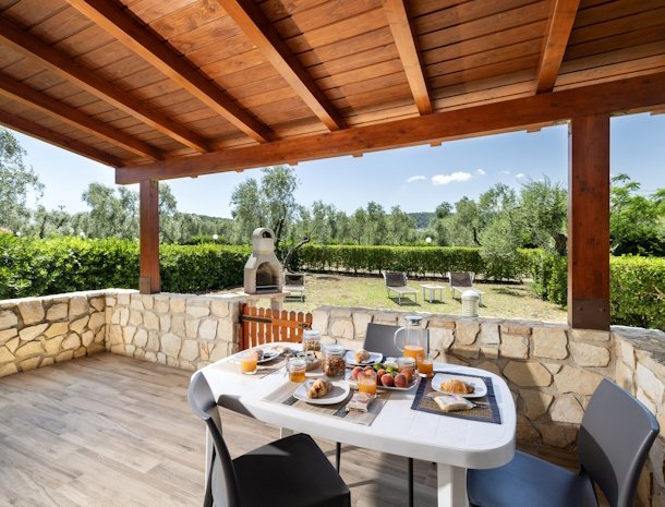 agriturismo-i-tesori-del-sud-vieste-appartement-bilocale-terras-tuin.jpg