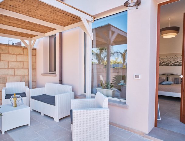 agriturismo-il-megalite-otranto-puglia-terras-bij-kamer.jpg