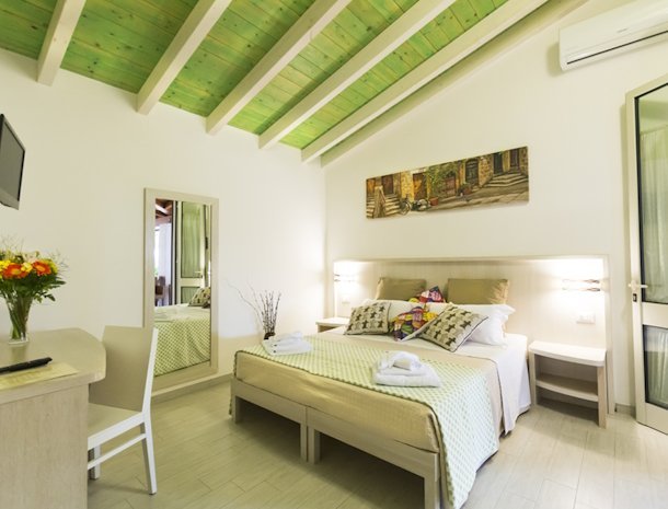 agriturismo-il-megalite-otranto-puglia-standaard-kamer-bed.jpg