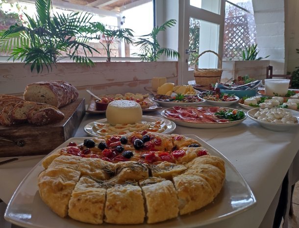 agriturismo-il-megalite-otranto-puglia-ontbijtbuffet.jpg