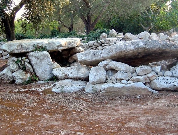 giurdignano-dolmen-grassi-puglia.jpg