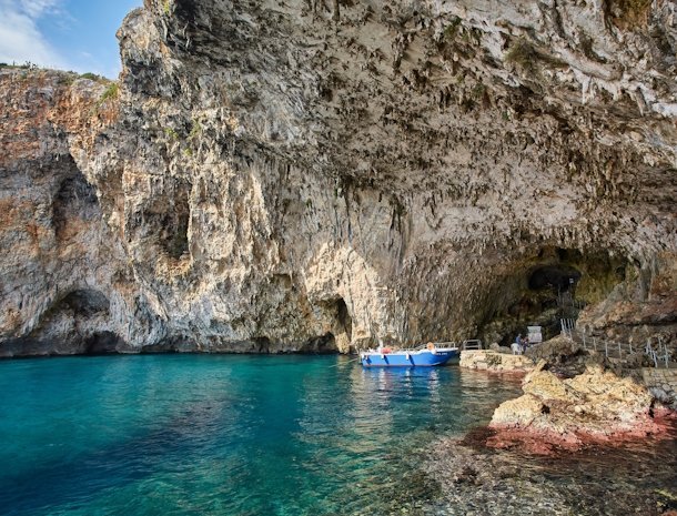 castro-grotta zinzulusa.jpg