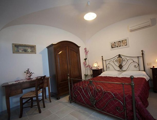 bed-and-breakfast-coppola-di-seta-locorotondo-kamer-bed.jpg