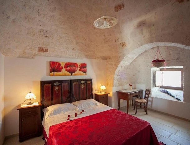 bed-and-breakfast-coppola-di-seta-locorotondo-kamer-in-trulli.jpg