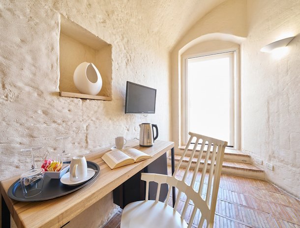 fra-i-sassi-residence-matera-kamer-buro.jpg