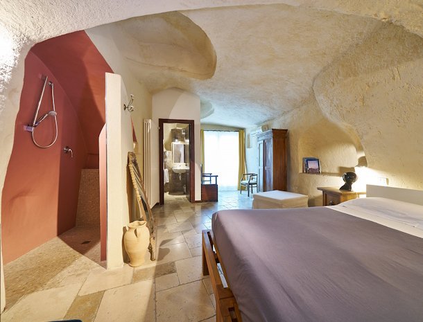 fra-i-sassi-residence-matera-badkamer-kamer.jpg