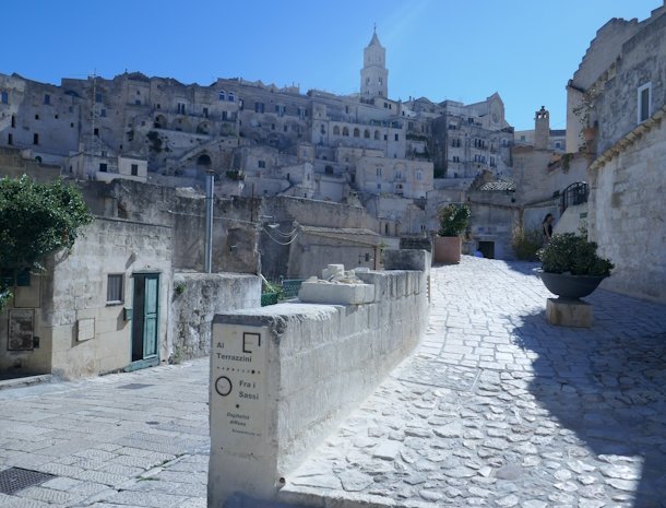 fra-i-sassi-residence-matera-toegang.jpg