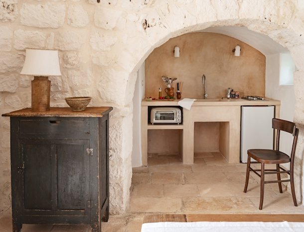 trulli-del-bosco-alberobello-trullo-nonna-pietro-keuken.jpg