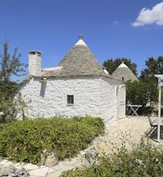 trulli-del-bosco-alberobello-puglia.jpg