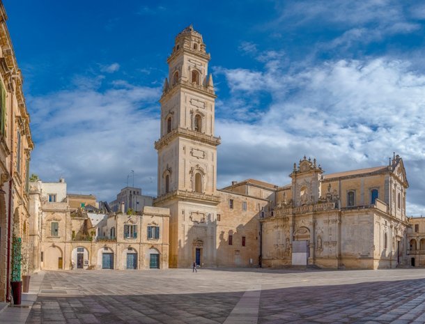 lecce piazza duomo.jpg