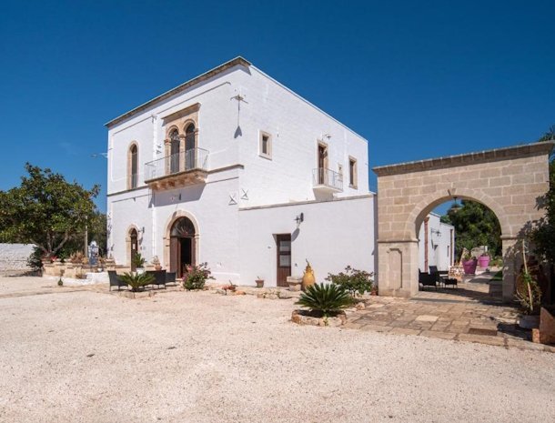 borgo-santuri-ostuni-hoofdgebouw.jpg